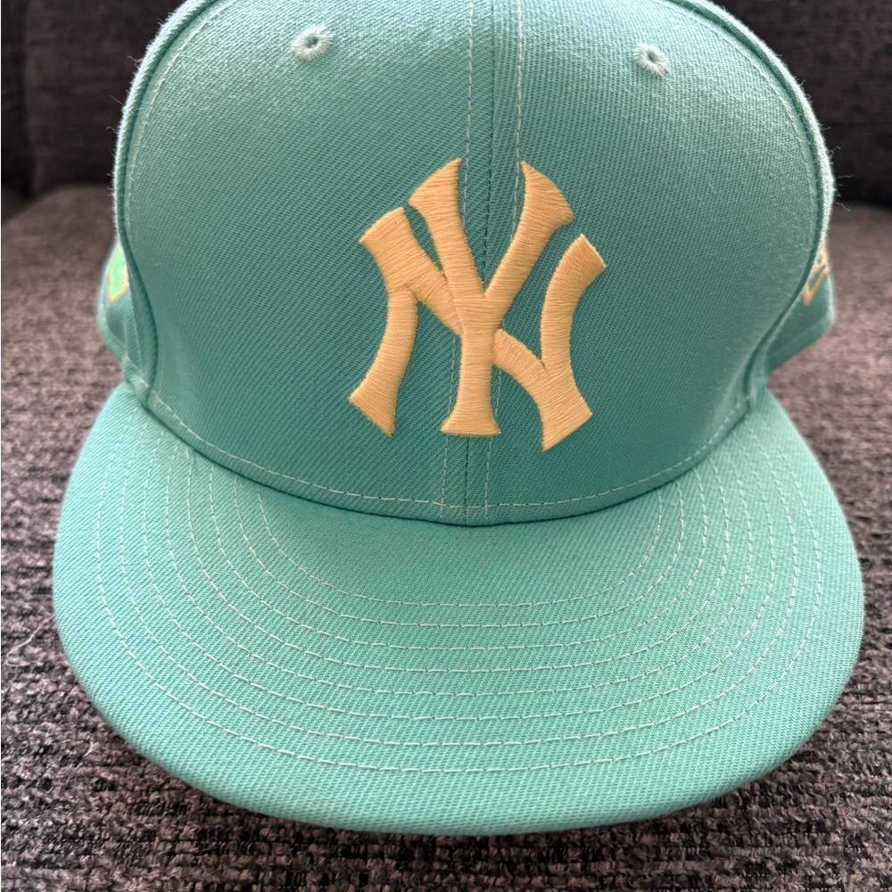 New‎ York Yankees Teal Hat 7 and 3/4